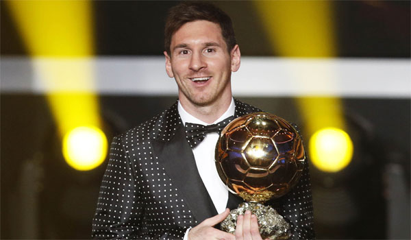 Usando Dolce & Gabbana, Messi ganha a quarta Bola de Ouro consecutiva
