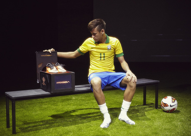 Conheça a nova chuteira do Neymar