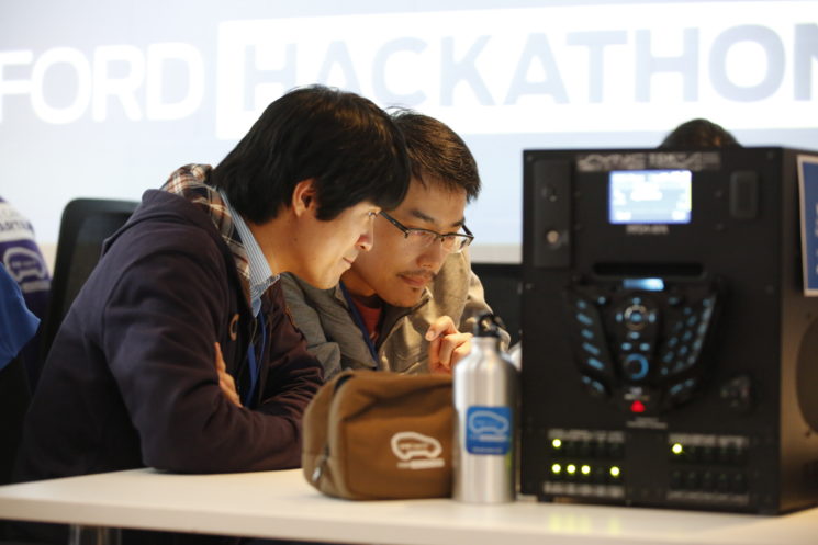 Ford apresenta 1º Hackathon da indústria no país