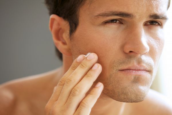 Como controlar oleosidade do rosto masculino