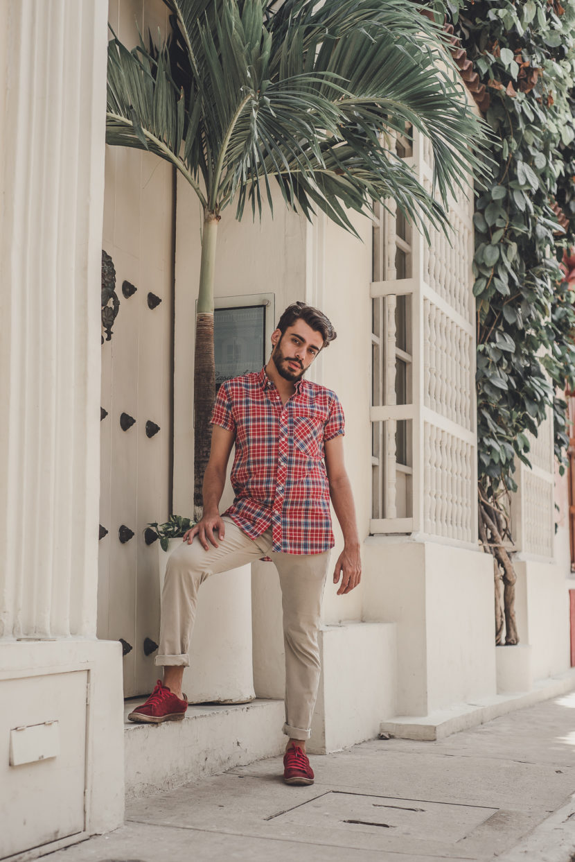 Cartagena das Índias: look masculino com camisa xadrez